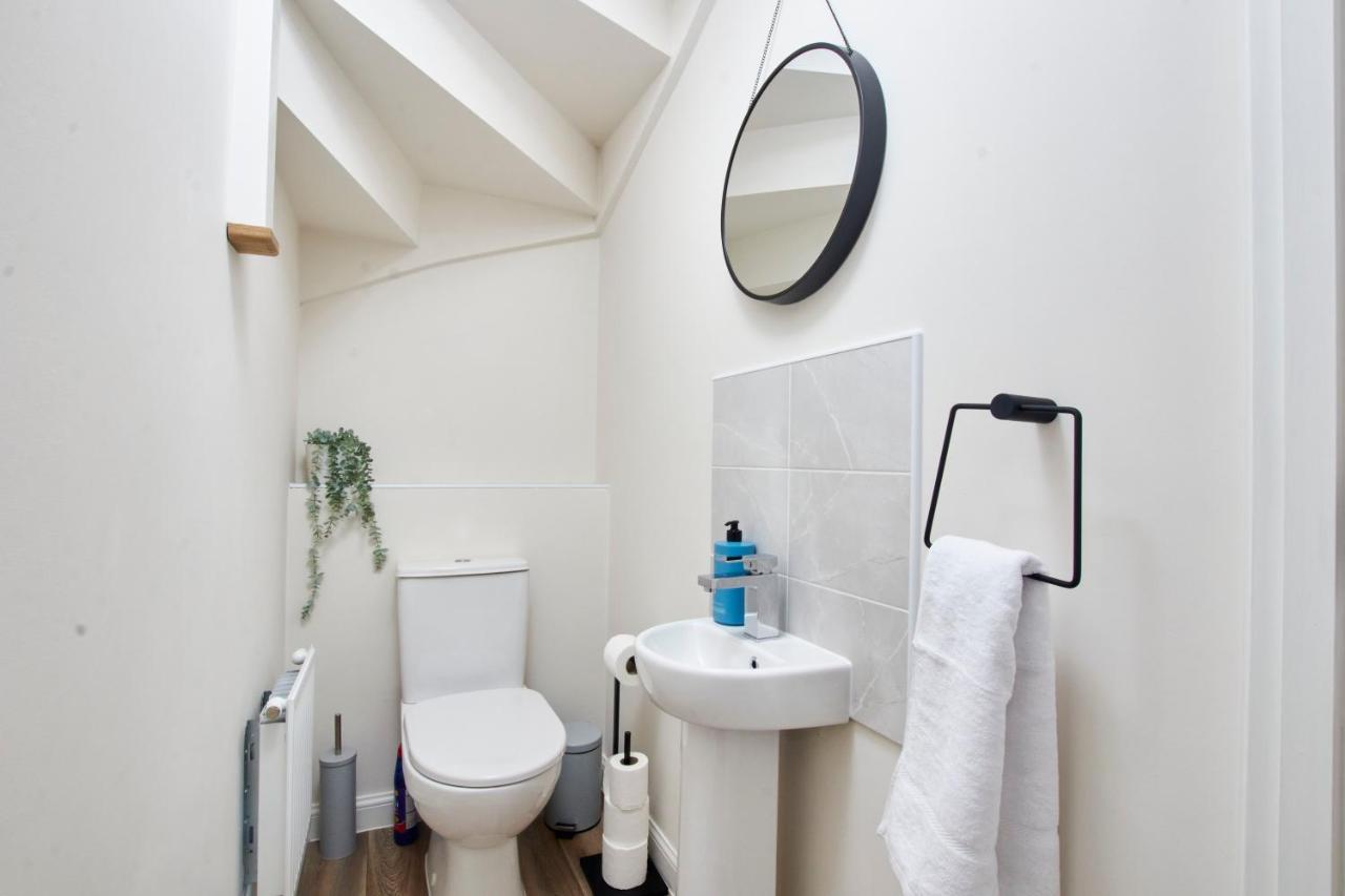 הוילה Superb 3Br House In Coventry Sleeps 9 W/Parking מראה חיצוני תמונה