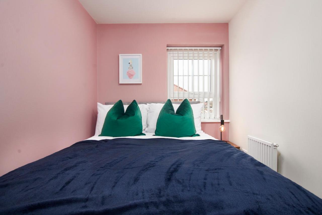 הוילה Superb 3Br House In Coventry Sleeps 9 W/Parking מראה חיצוני תמונה