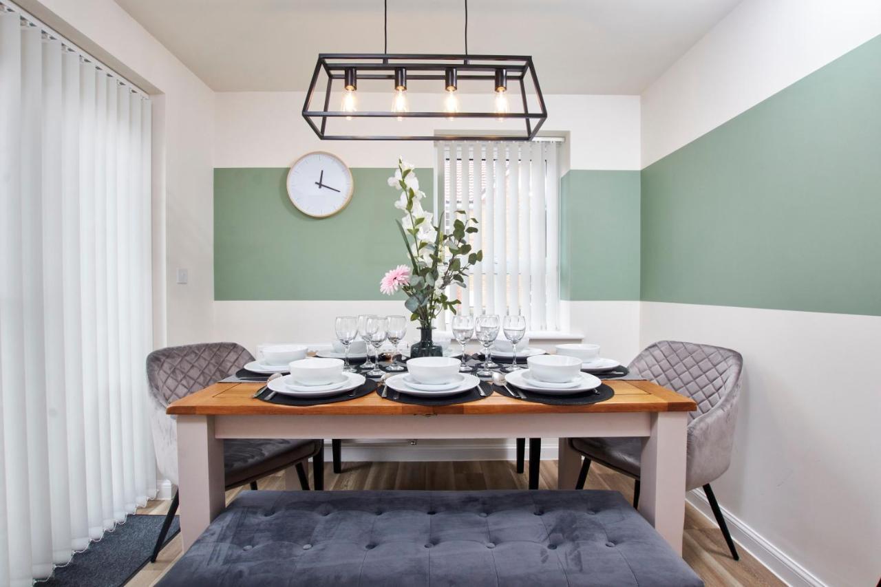 הוילה Superb 3Br House In Coventry Sleeps 9 W/Parking מראה חיצוני תמונה