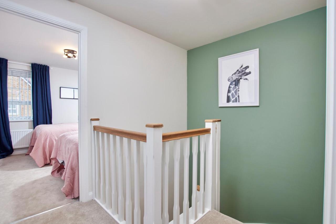הוילה Superb 3Br House In Coventry Sleeps 9 W/Parking מראה חיצוני תמונה