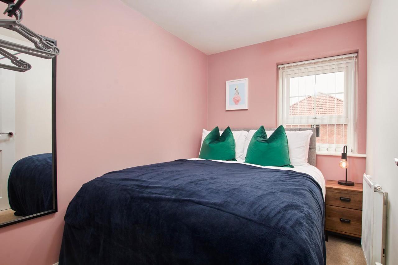 הוילה Superb 3Br House In Coventry Sleeps 9 W/Parking מראה חיצוני תמונה